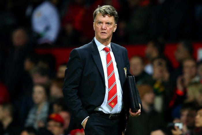 CĐV M.U “phát điên” vì Van Gaal không chịu từ chức