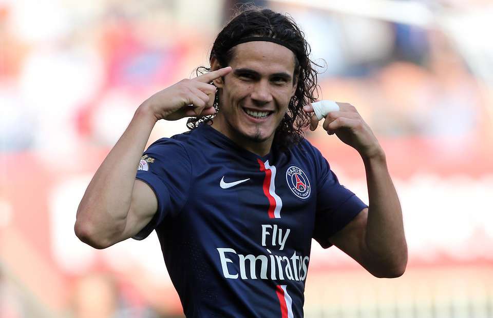 Cha của Cavani khiến Man Utd “mở cờ trong bụng”