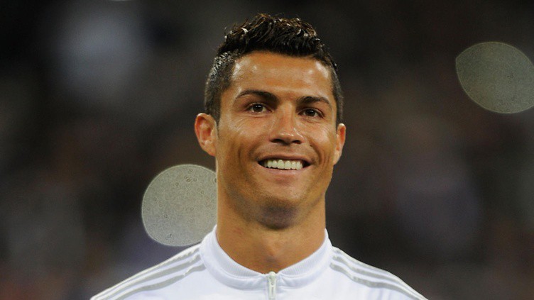 Chụp một bức ảnh, Ronaldo đút túi triệu đô