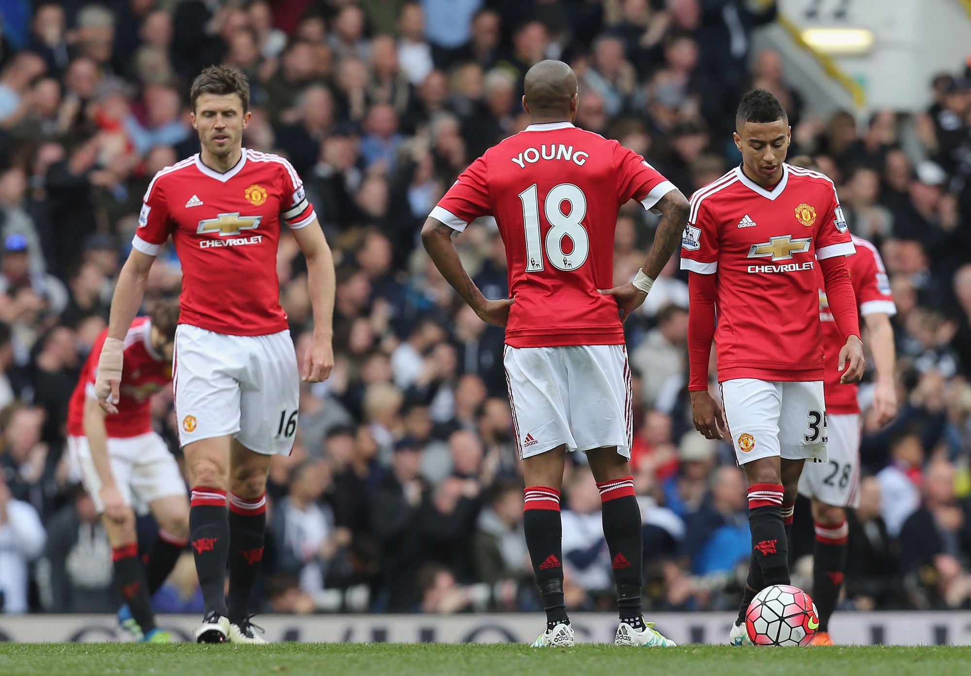 Cổ phiếu lao dốc, Man Utd mất 412 triệu bảng so với đầu mùa
