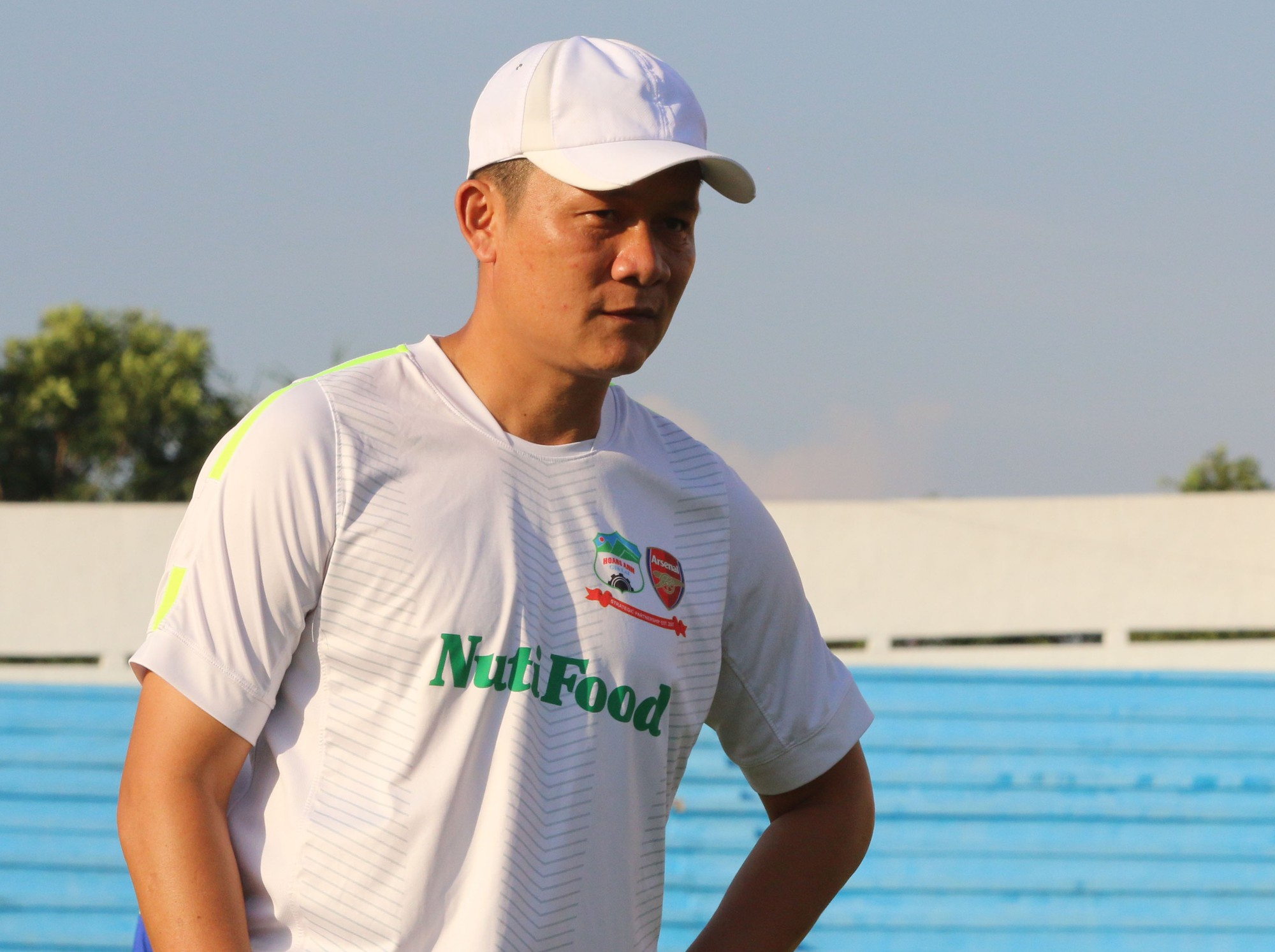 Cơn đau đầu của HLV Nguyễn Quốc Tuấn: “Người hùng” và...