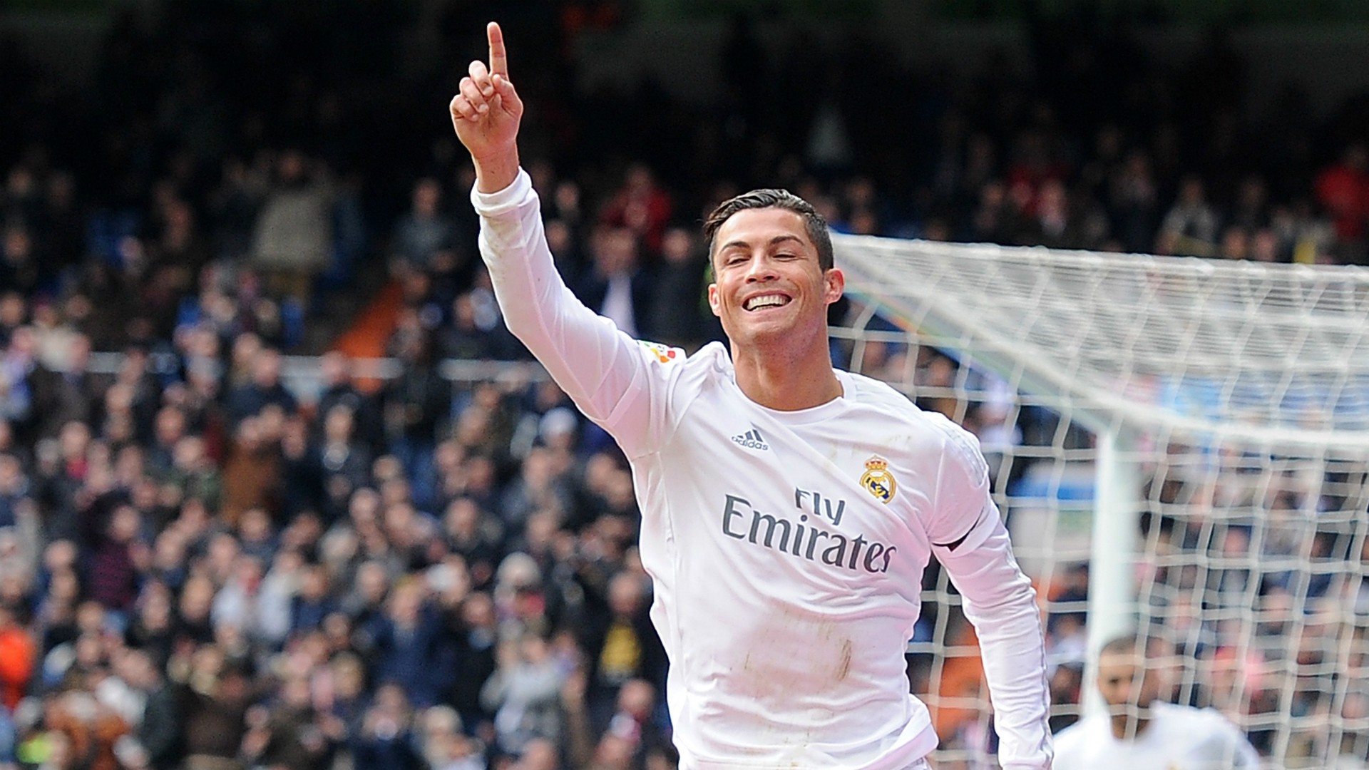 Cristiano Ronaldo lại chĩa mũi dùi về Benitez