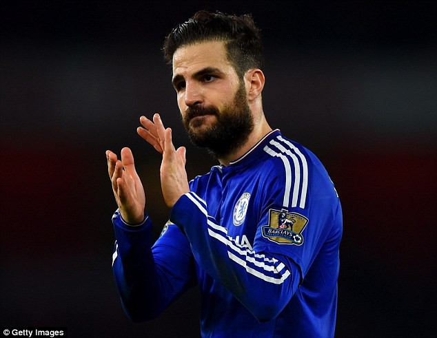 Fabregas trêu tức, CĐV Arsenal tức sôi máu