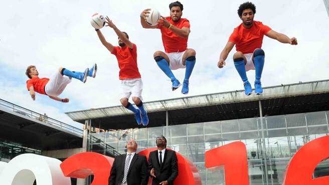 Hướng tới VCK EURO 2016: Trái bóng lăn ở thành phố nghệ thuật