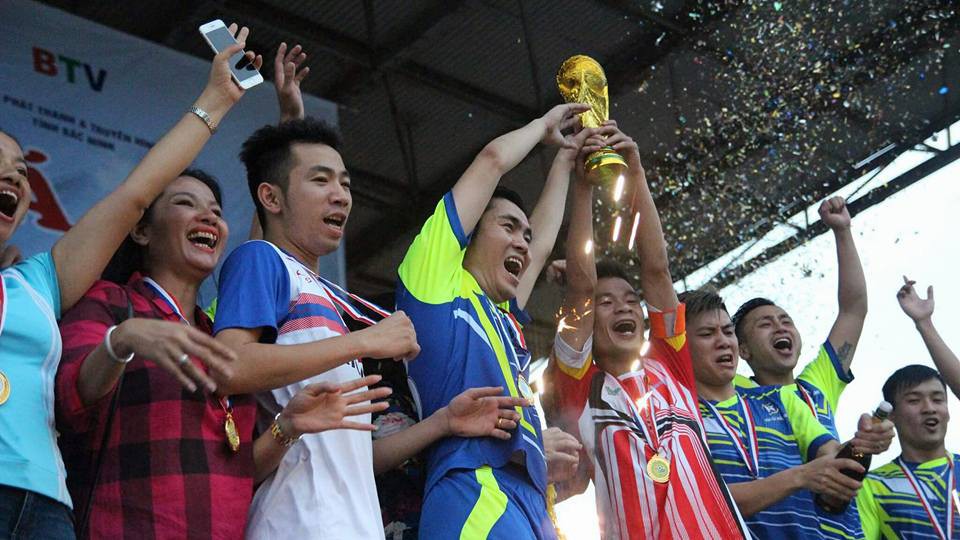 FC Anh em Century: 9 năm & Một hình mẫu