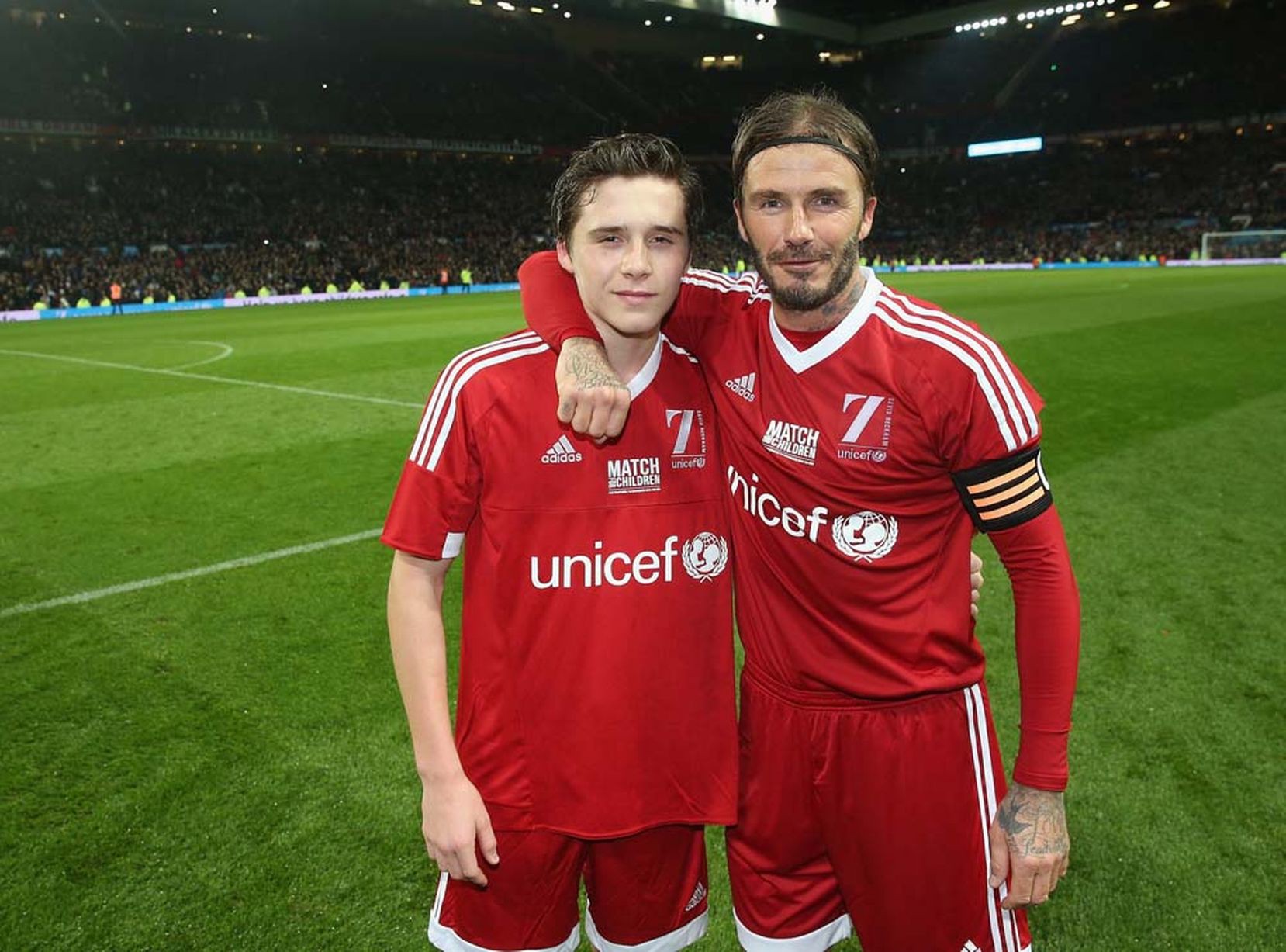 Giao hữu từ thiện: David Beckham thắp sáng Old Trafford