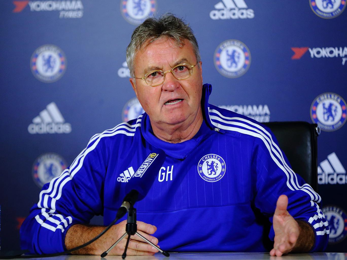 Hiddink kêu gọi học trò công phá "kho điểm" Man Utd