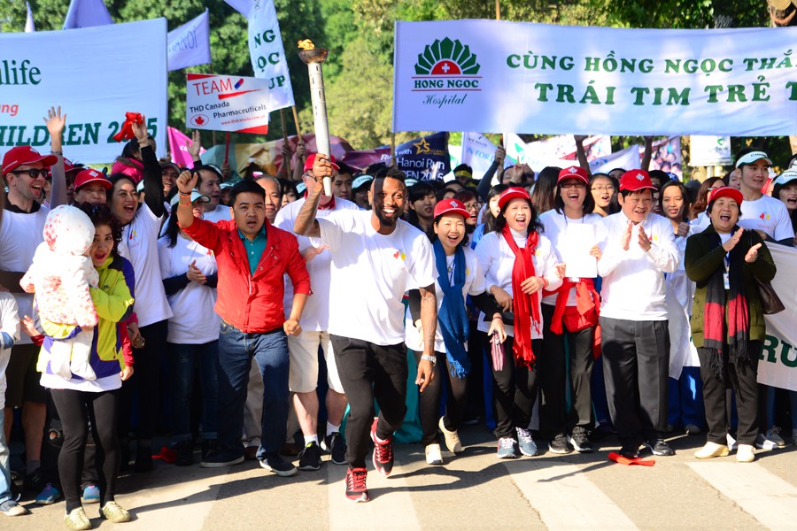 Hoàng Vũ Samson và đồng đội thắp sáng Hanoi Run For Children