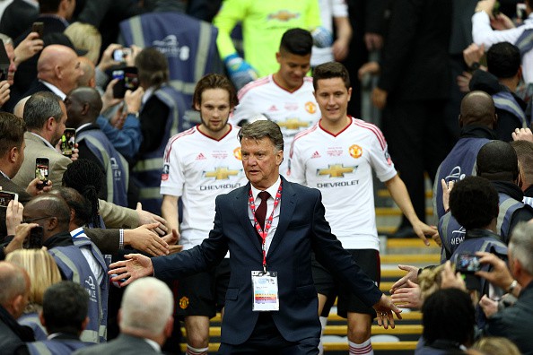 Học trò bảo vệ Van Gaal trước "án trảm" của Man Utd