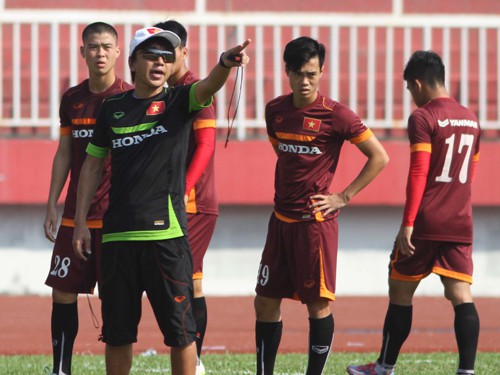 Lăng kính Văn Quyến: Bắt cầu thủ...  “bắt bài” thầy