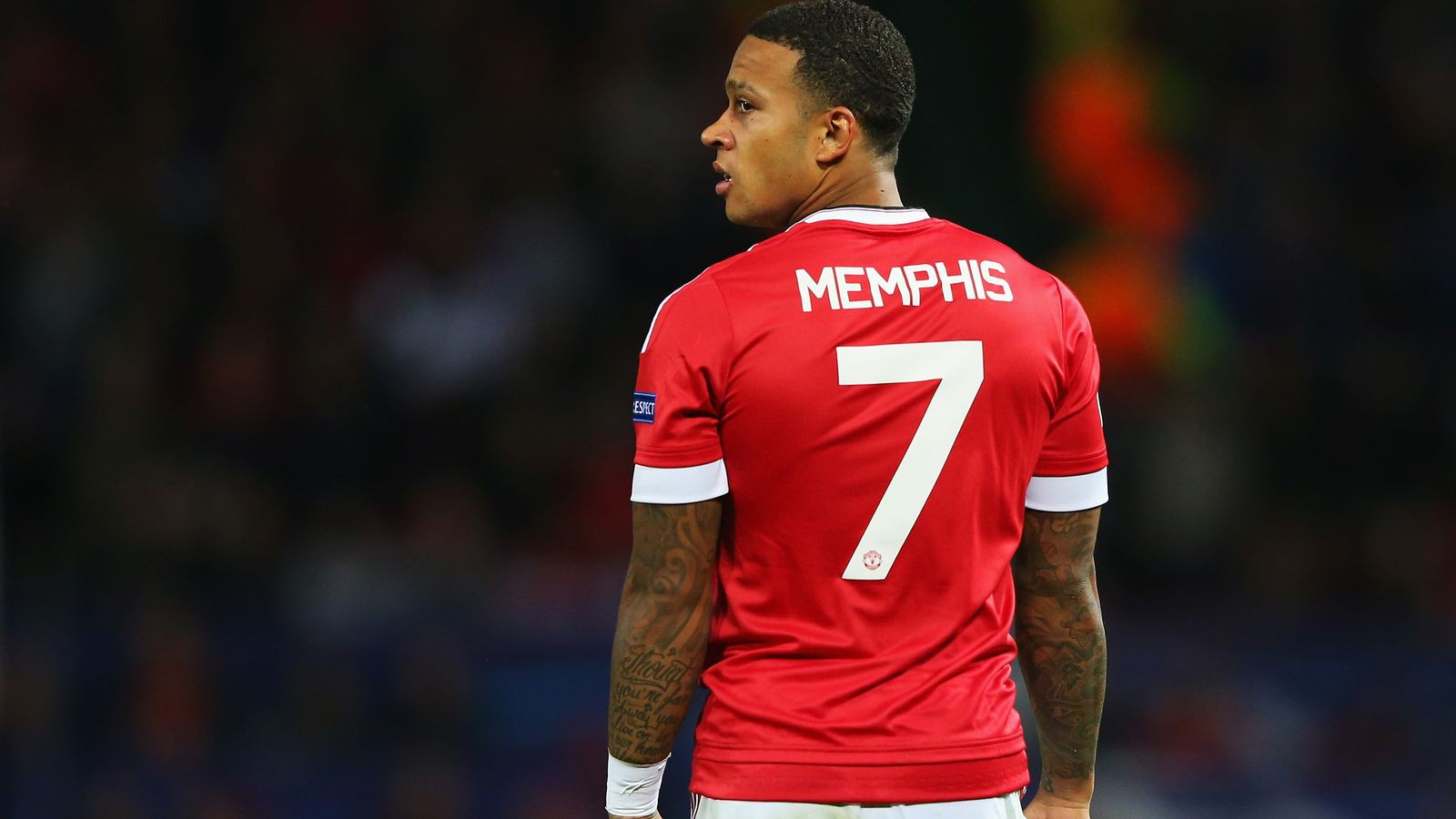 Man Utd nên kiên nhẫn với Memphis Depay