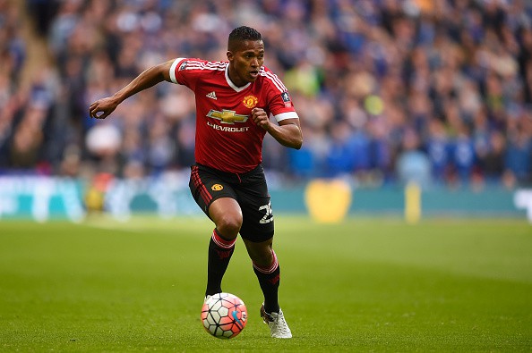 Man Utd: Valencia và nhiệm vụ "khóa ngòi" Payet