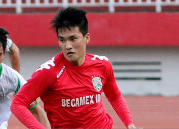 Mất bàn thắng oan, Công Vinh bị thay ra sớm
