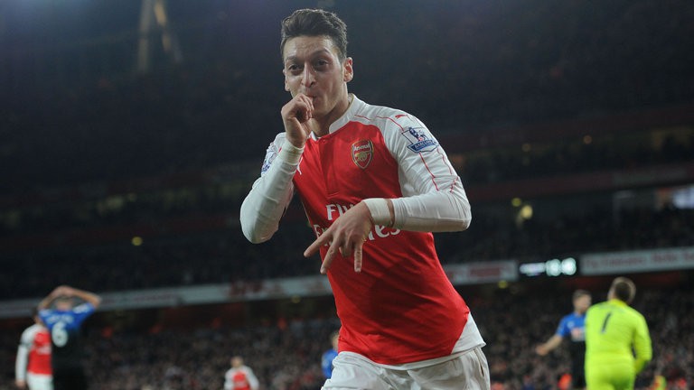 Mesut Oezil nhận giải cầu thủ Đức xuất sắc nhất năm 2015
