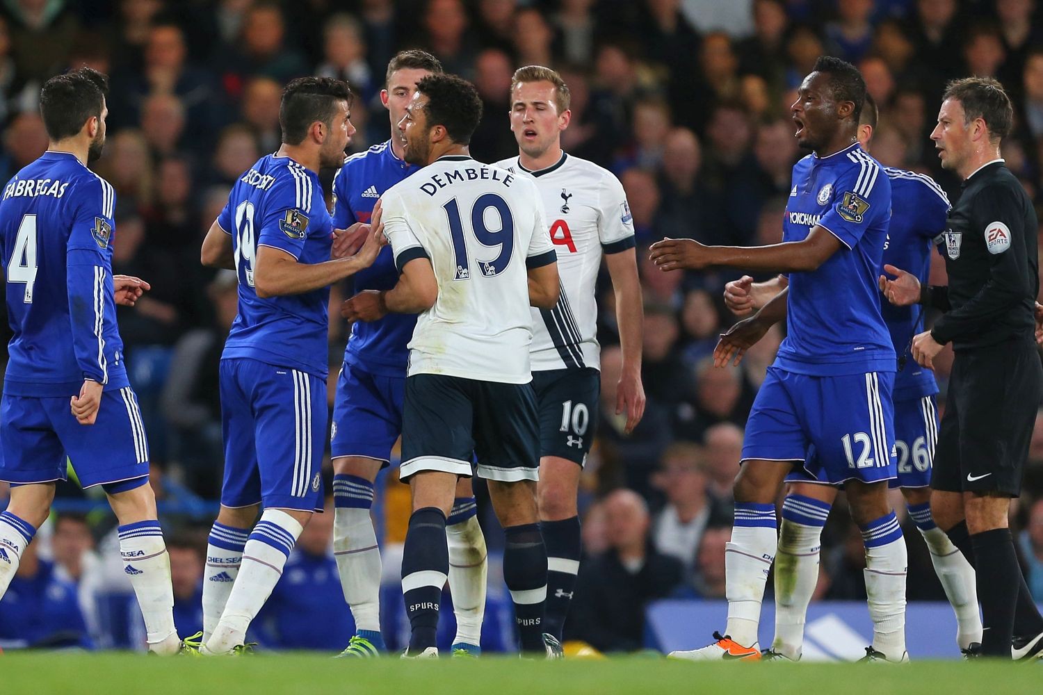 Móc mắt Diego Costa, Mousa Dembele đối mặt án treo giò 10 trận
