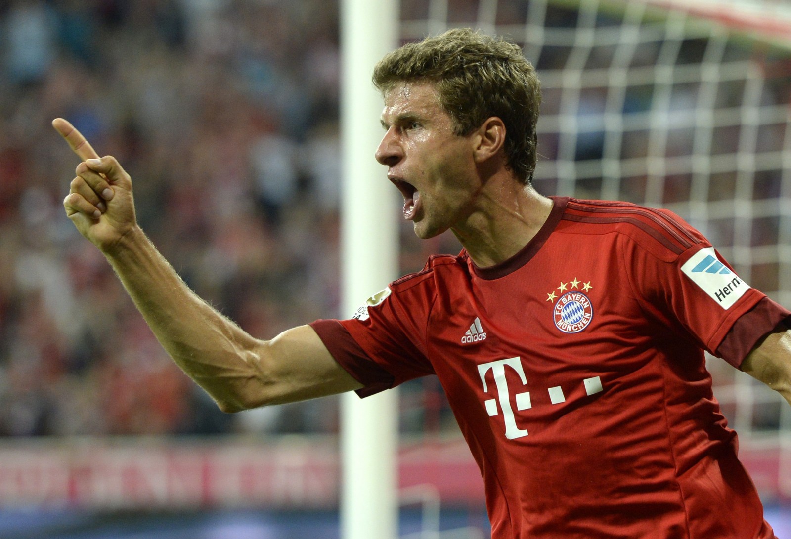 Tin buồn cho M.U: Mueller gia hạn hợp đồng với Bayern