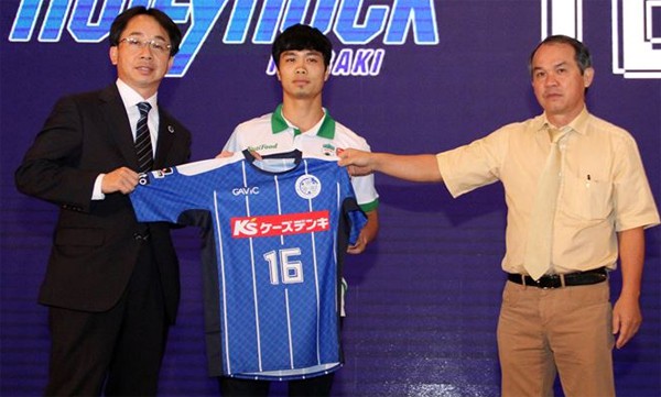 Mito Hollyhock trao Công Phượng số 16 may mắn