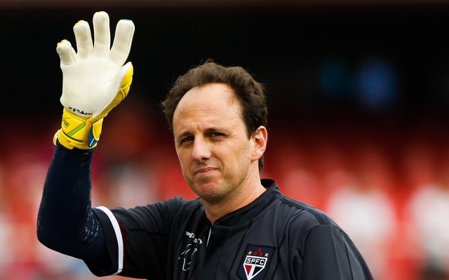 "Thủ môn ghi bàn" Rogerio Ceni chính thức treo găng