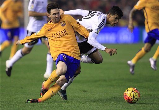 Sau 16 năm, Barca mới không thay người