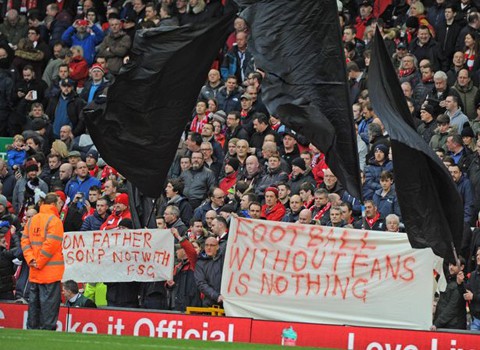 Sốc trước sự phản đối từ CĐV, ông chủ Liverpool lên tiếng xin lỗi