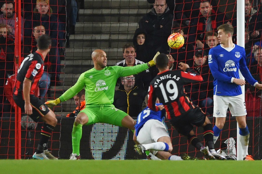 C&ograve;n với t&acirc;n binh Bournemouth, Junior Stanislas ch&iacute;nh l&agrave; người h&ugrave;ng của họ với b&agrave;n thắng ở những gi&acirc;y cuối c&ugrave;ng để giật lại 1 điểm từ tay Everton trong trận h&ograve;a kịch t&iacute;nh 3-3