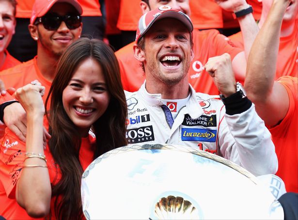 Tay đua F1 Jenson Button chia tay người mẫu đồ lót