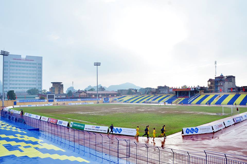 Nỗi lo sân bãi trước trận Siêu Cúp QG 2015