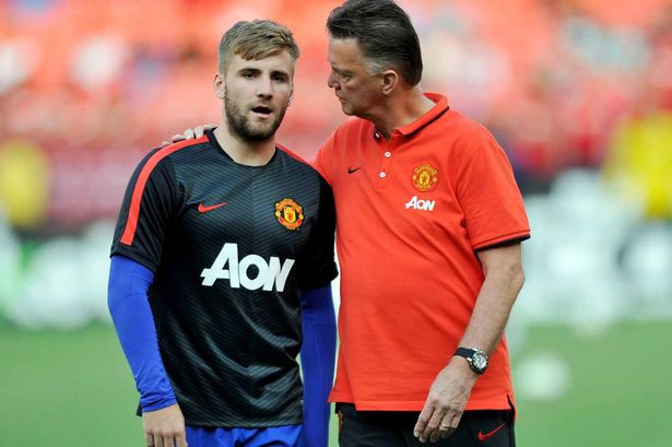 Van Gaal cấm Luke Shaw đến xem trận PSV vì...sợ buồn