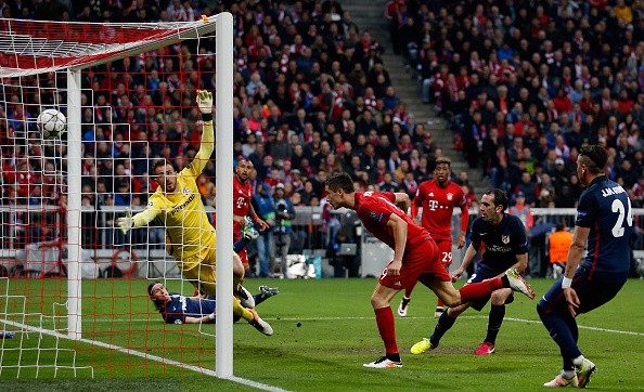 Văng khỏi Champions League, Bayern vẫn cán mốc kỷ lục