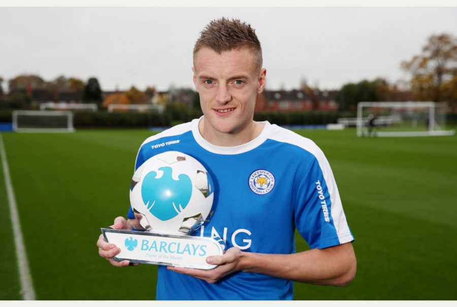 Đến năm nay th&igrave; Jamie Vardy thực sự trở th&agrave;nh &lsquo;hiện tượng&rsquo; của Premier League khi dẫn đầu danh s&aacute;ch ghi b&agrave;n với 12 pha lập c&ocirc;ng, d&ugrave; phải thi đấu với c&aacute;nh tay bị g&atilde;y. Th&aacute;ng 10 vừa qua, Jamie Vardy đ&atilde; được bầu l&agrave; cầu thủ xuất sắc nhất th&aacute;ng