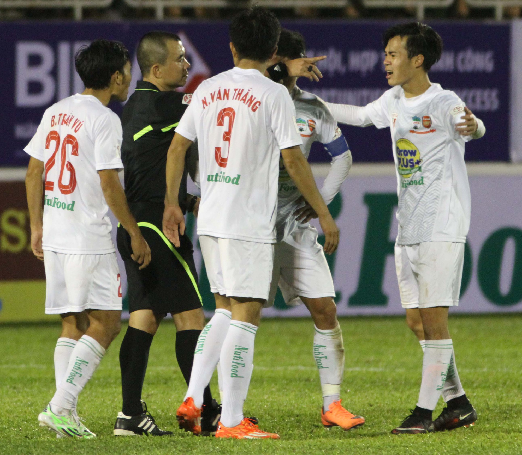 Vòng 3 V-League 2016: Buổi chiều của những trận hòa