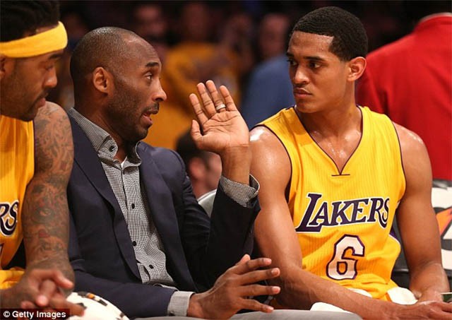 Clarkson (số 6) sẽ đ&oacute;ng vai tr&ograve; tối quan trọng ở đội h&igrave;nh xoay tua của Lakers.