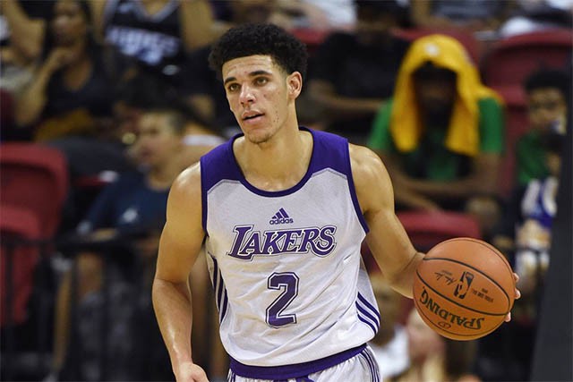 Khi chủ tịch vận h&agrave;nh l&agrave; Magic Johnson, Lonzo dường như sẽ c&oacute; đất diễn tại Lakers.