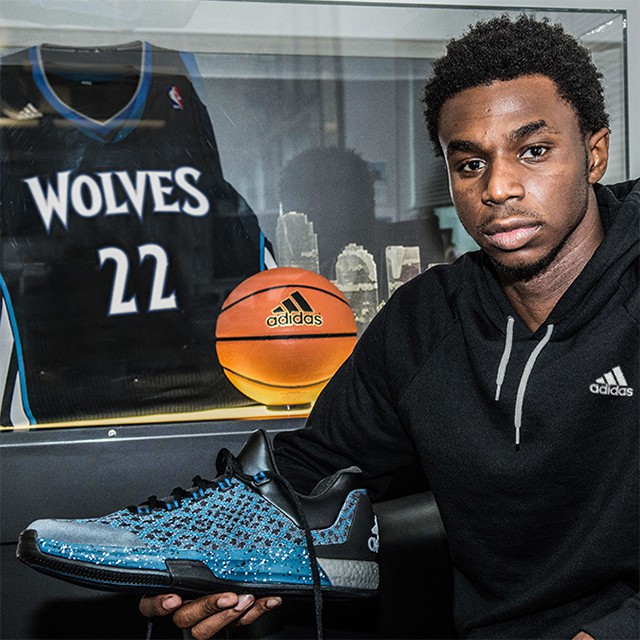 Andrew Wiggins chưa thuyết phục được Adidas Andrew Wiggins chưa thuyết phục được Adidas
