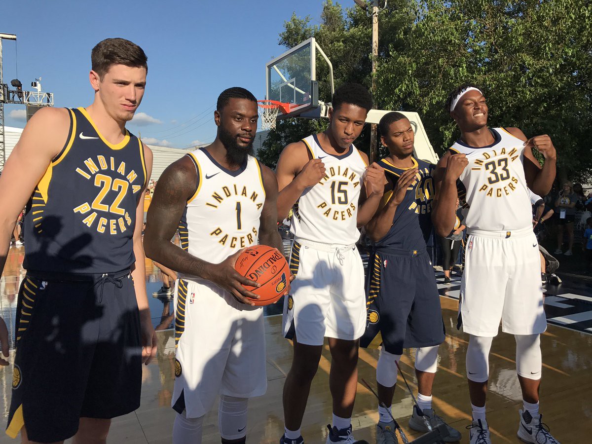 Mẫu đồng phục được thiết kế lại của Indiana Pacers. Bên cạnh áo đấu mới, Pacers còn đang dần thay đổi nhận diện thương hiệu của đội. Mẫu đồng phục được thiết kế lại của Indiana Pacers. Bên cạnh áo đấu mới, Pacers còn đang dần thay đổi nhận diện thương hiệu của đội.