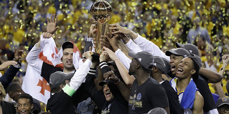 Golden State Warriors: Từ thất bại khó quên đến chức vô địch