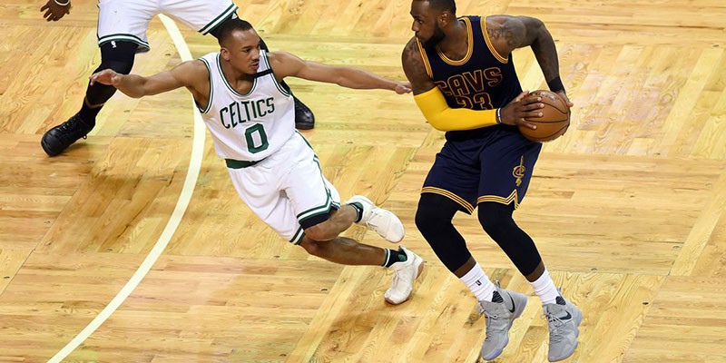 LeBron James tại NBA Playoff 2017: Bộ sưu tập mỗi trận 1 phối màu