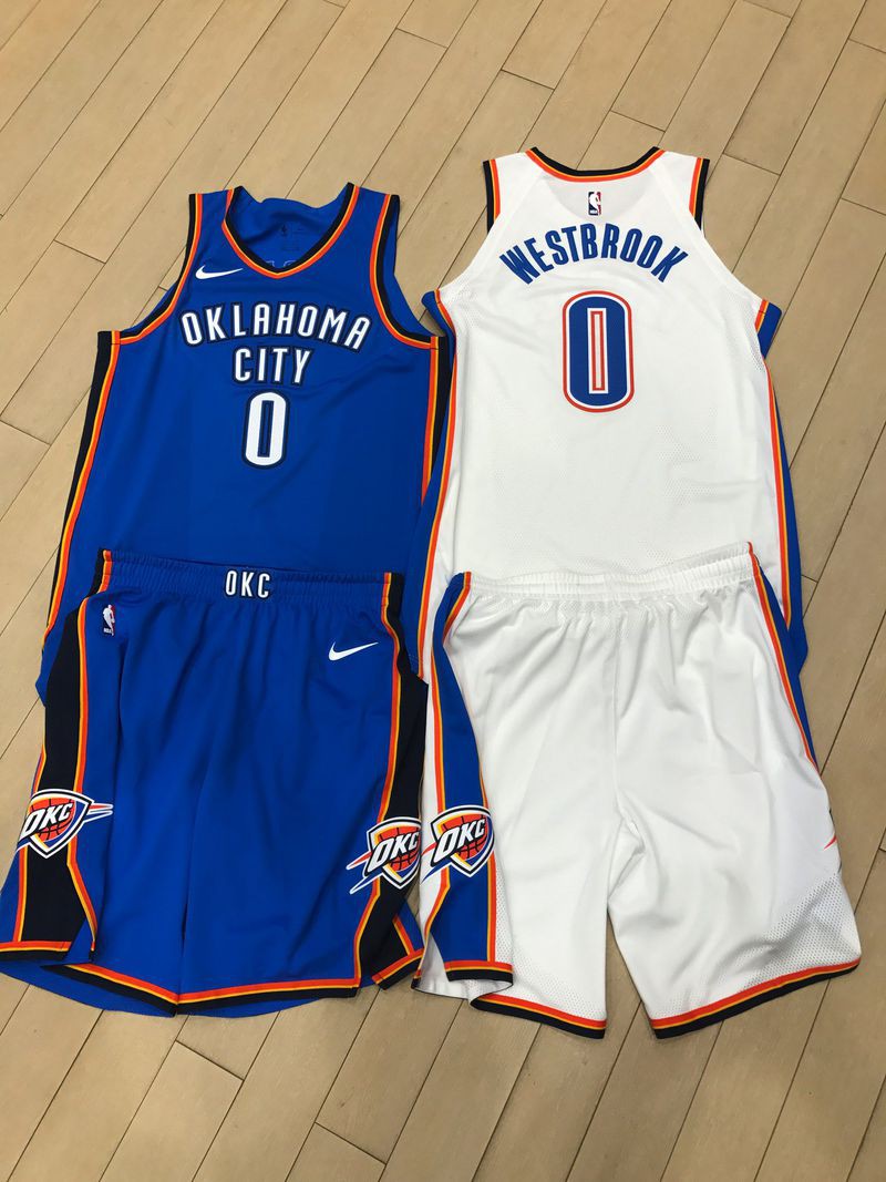 Tương tự với Knicks, thiết kế áo đấu của Oklahoma City Thunder không khác gì so với mùa giải trước. Tương tự với Knicks, thiết kế áo đấu của Oklahoma City Thunder không khác gì so với mùa giải trước.