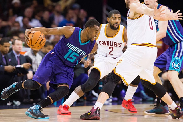 Kemba Walker là người có phong cách thi đấu khá giống với Kyrie Irving. Kemba Walker là người có phong cách thi đấu khá giống với Kyrie Irving.
