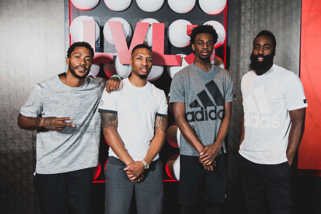 Derrick Rose cùng dàn sao trẻ của Adidas bao gồm Lillard, Wiggins và Harden. Derrick Rose cùng dàn sao trẻ của Adidas bao gồm Lillard, Wiggins và Harden.