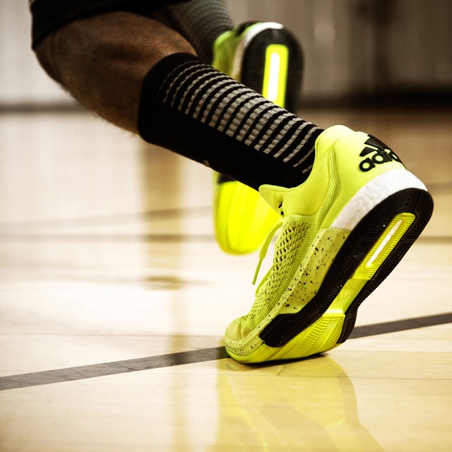 Mẫu Adidas CrazyLight Boost 2015. Mẫu Adidas CrazyLight Boost 2015.