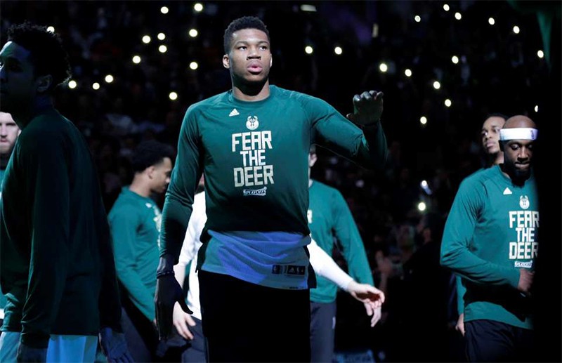 Giannis Antetokounmpo sắp hết hợp đồng quảng cáo với Nike Giannis Antetokounmpo sắp hết hợp đồng quảng cáo với Nike