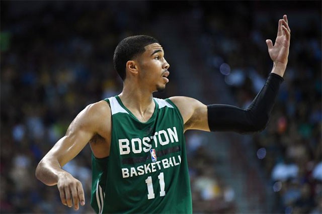 Tatum từng tỏa sáng tại summer league nhưng đó là khi anh được giao vai trò lớn. Tatum từng tỏa sáng tại summer league nhưng đó là khi anh được giao vai trò lớn.
