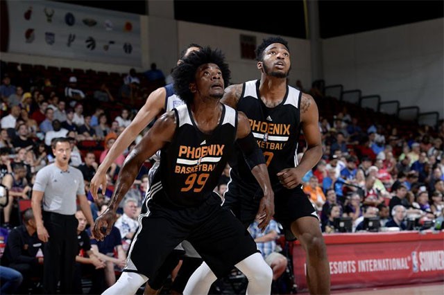 Khả năng ghi điểm của Jackson vẫn khiến Suns chưa yên tâm. Khả năng ghi điểm của Jackson vẫn khiến Suns chưa yên tâm.