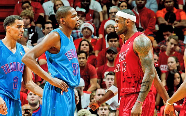 Việc về nhì tại cuộc đua MVP này từng ám ảnh Kevin Durant trong một thời gian. Việc về nhì tại cuộc đua MVP này từng ám ảnh Kevin Durant trong một thời gian.