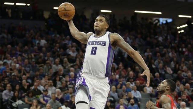 Rudy Gay l&agrave; sự bổ sung đ&aacute;ng kể nhất của Spurs.