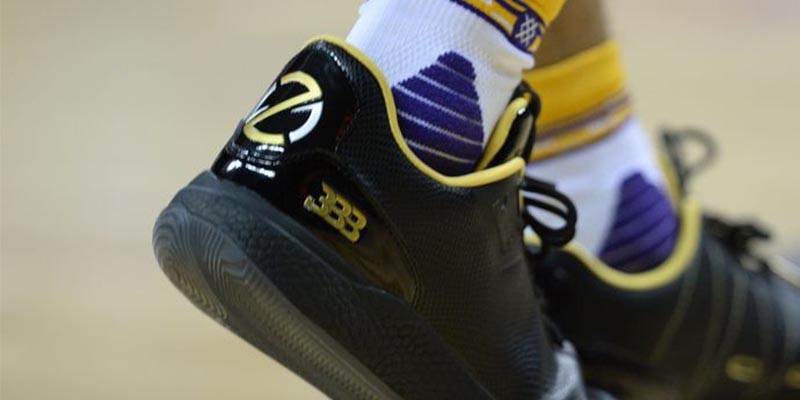 Tại sao Lonzo Ball không chọn giày thửa Big Baller Brand?
