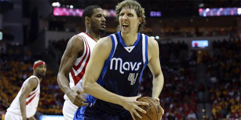Dallas Mavericks muốn giảm lương Dirk Nowitzki để tái thiết đội