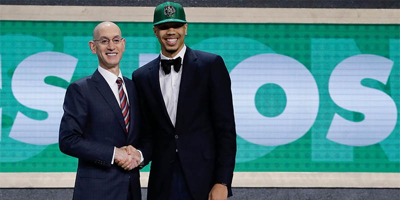 Boston Celtics có gây khó hiểu với lựa chọn Jayson Tatum?