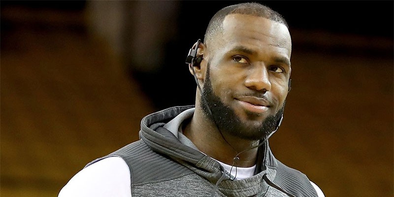 LeBron James từ chối 14 triệu đô của McDonald để theo Blaze Pizza